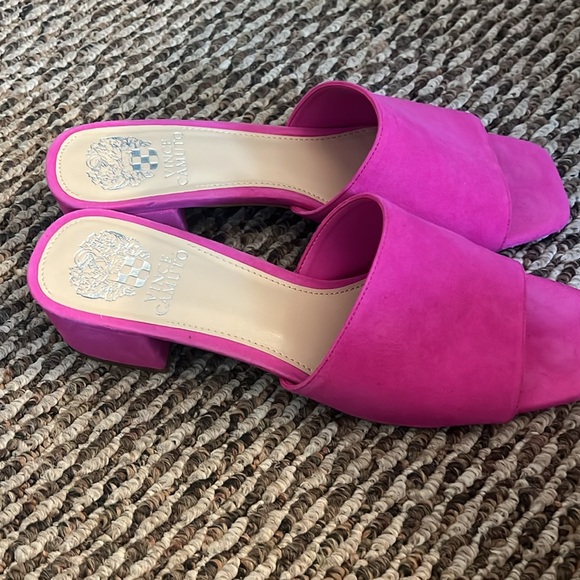 NWT VInce Camuto sandals size 9 in hot pink - Picture 3 of 5